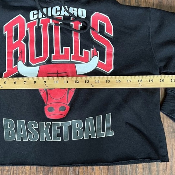 Hybrid Apparel Chicago Bulls Basketball Raw Hem Cropped Women’s Size S Hoodie - Picture 5 of 6